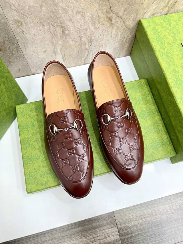 Authentic Genuine Leather Outsole Brand: Gucci Standard Sizes: Men's Sizes 38, 4