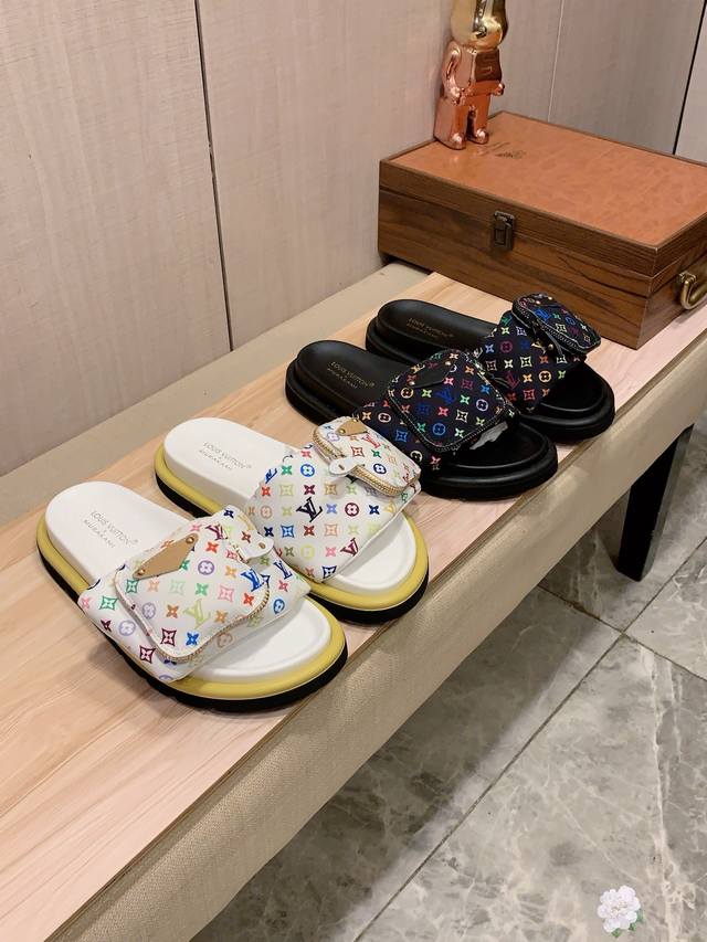 Slippers: New Arrival: Factory Price Lv* Series Slippers Top-Tier Couple's Editi