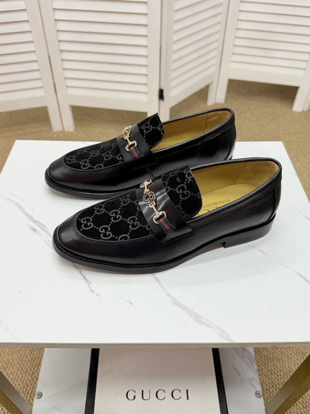 Gucci Men's Loafer Authentic Molded Horsebit Buckle A Classic Must-Have For Any