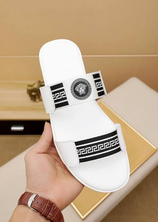 Factory P Price P. P High-Quality Versace Men's Slippers, A Meticulously Crafted