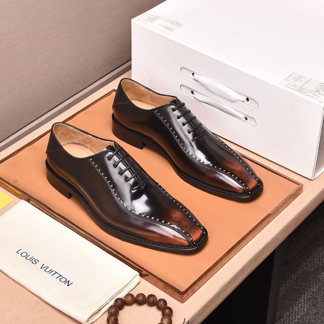 Factory Price Men's Shoes Sports Original Order Water-Dyed Cowhide Lining Louis