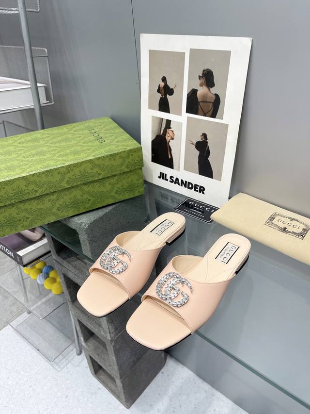 Gucci 24Ss Early Spring New Arrival Double G Crystal Buckle Flat Slippers, Adorn