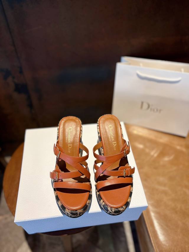 Dior Chrono High-End New Edition Sandals. Minimalist And Incredibly Versatile. P