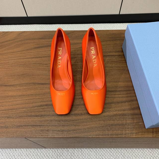 Pra*A Silk Thick-Heeled Single Shoe. Retro, Elegant, And Intellectual All In One