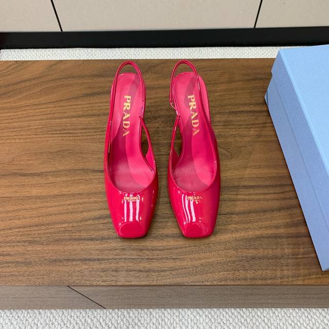 Pra*A Backless Single-Strap Shoes. Combining Retro Elegance And Sophistication.