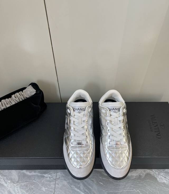 P Direct Sales Chanel's Latest Diamond-Patterned Sports Sneakers In New White Co