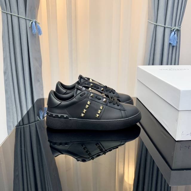 P Direct Sale Women's Shoes Valentino 21Ss New Arrival Letter Board Shoes White