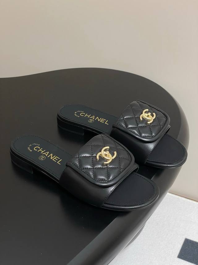 P Direct Sale 25Fw Spring/Summer New Arrival Chanel Classic Flip-Flop With Book