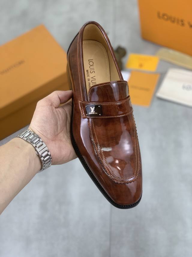 Factory Price Actual Price Water-Dyed Cowhide Lining Louis Vuitton Business Leat