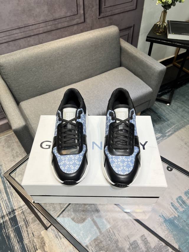 G I V E N C H Y Givenchy New Arrival, Store-Synchronized, One Pair Per Person, D