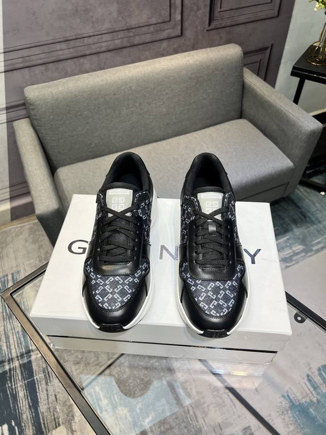 G I V E N C H Y Givenchy New Arrival, Store-Synchronized, One Pair Per Person, D