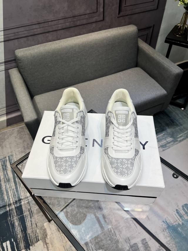 G I V E N C H Y Givenchy New Arrival, Store-Synchronized, One Pair Per Person, D