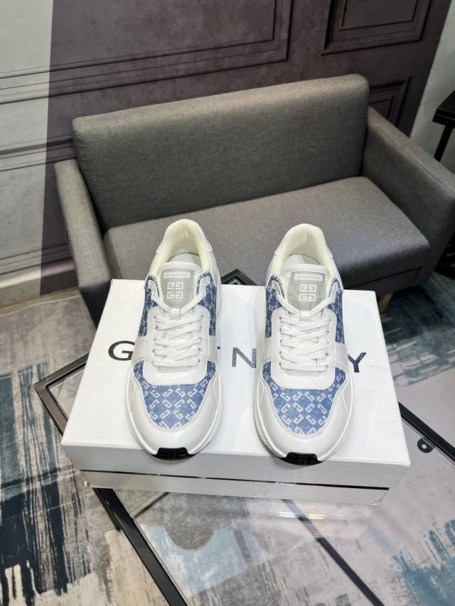 G I V E N C H Y Givenchy New Arrival, With The Official Store, One Pair Per Pers