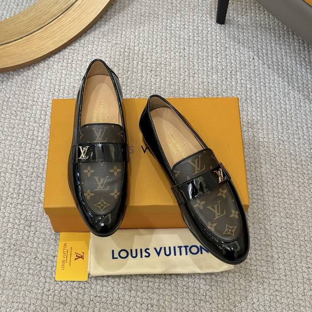 Factory Price P Sheepskin 2025 Lv Men's Business Casual Shoes Handcrafted Italia