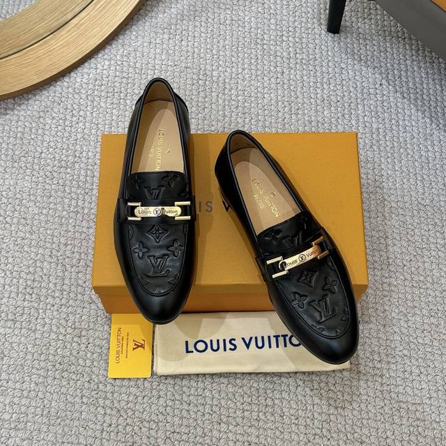 Factory Price P Sheepskin 2025 Lv Men's Business Casual Shoes Handcrafted Italia