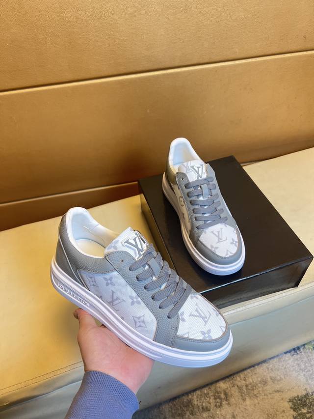 Original Quality Exclusive Debut Louis Vuitton Unique Modern-Style Sneakers. Cas