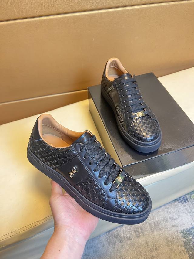 Millionaire Top-Tier Men's Casual Shoes Available At Specialty Stores. Sole: Ori