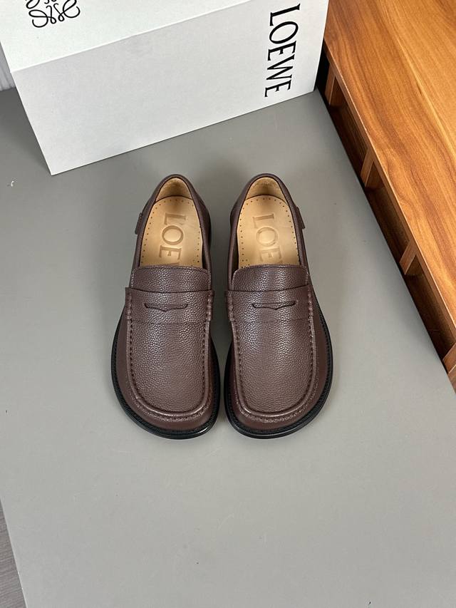 Price Loewe Roewe Authentic Grade A Must-Have Shoe That's Currently Trending. Ul