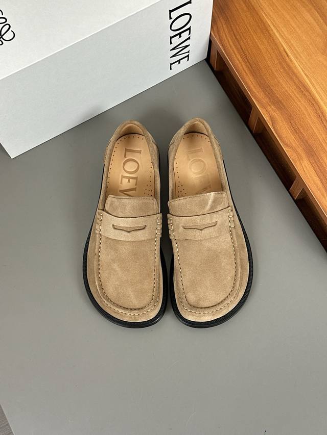 Price Loewe Roewe, Authentic Grade. A Recently Popular Shoe, Extremely Adorable,