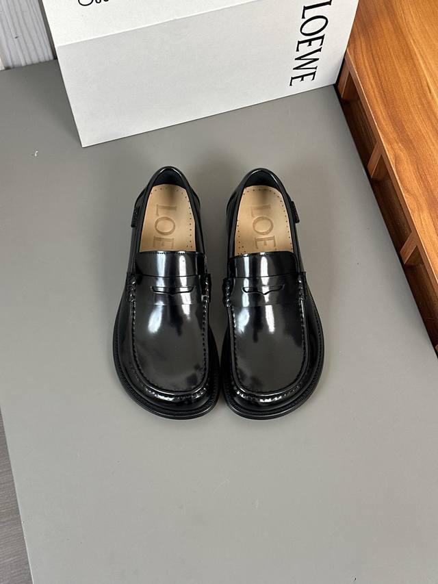 Price Loewe Roewe, Premium Quality. A Recently Popular Shoe, Extremely Adorable,