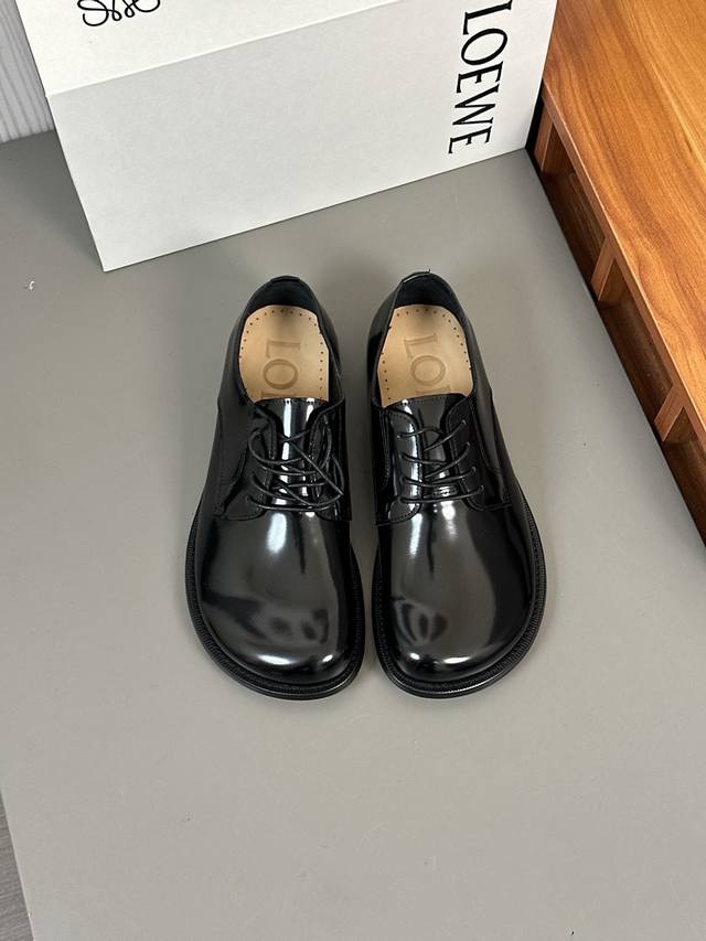 Price Loewe Roewe, Premium Quality. A Recently Popular Shoe, Extremely Adorable,