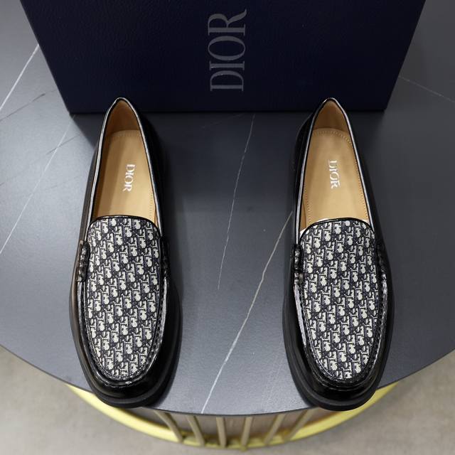 Factory Price: Brand: Dior Standard Sizes: Men's Sizes 38, 44, 45 (Customizable)