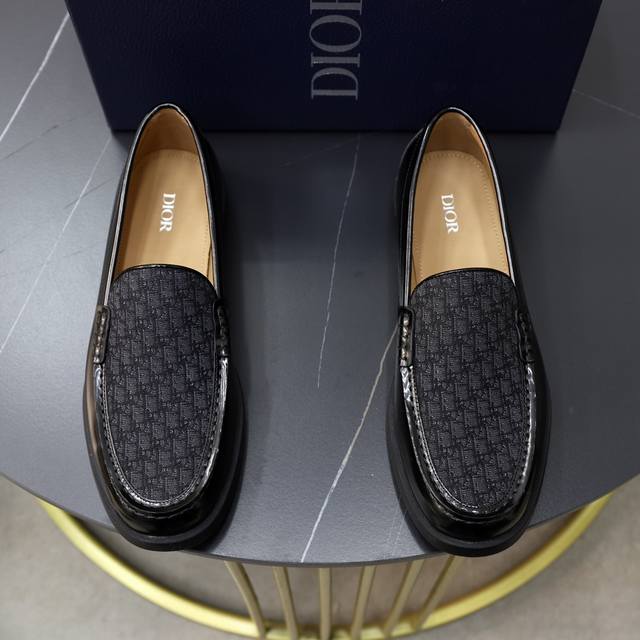 Factory Price: Brand: Dior Standard Sizes: Men's Sizes 38, 44, 45 (Customizable)