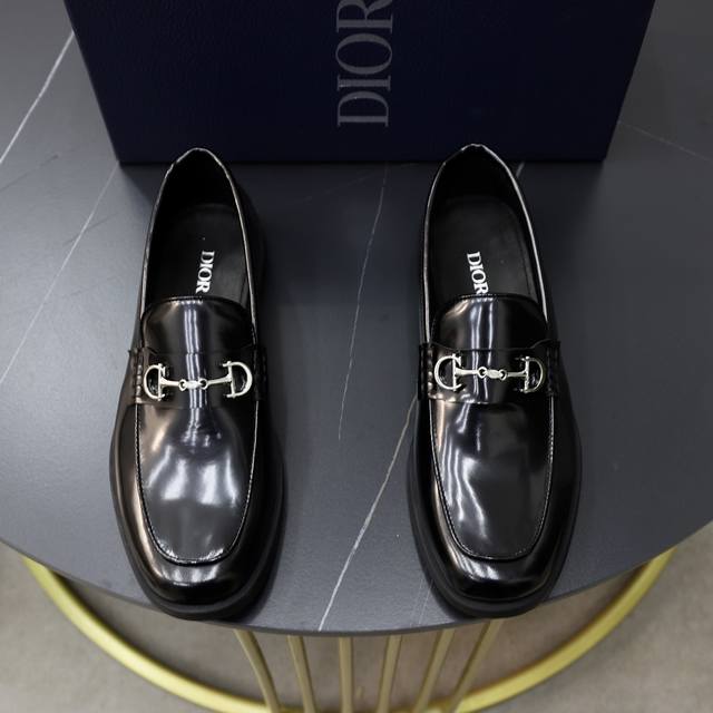 Factory Price: Brand: Dior Standard Sizes: Men's Sizes 38, 44, 45 (Customizable)