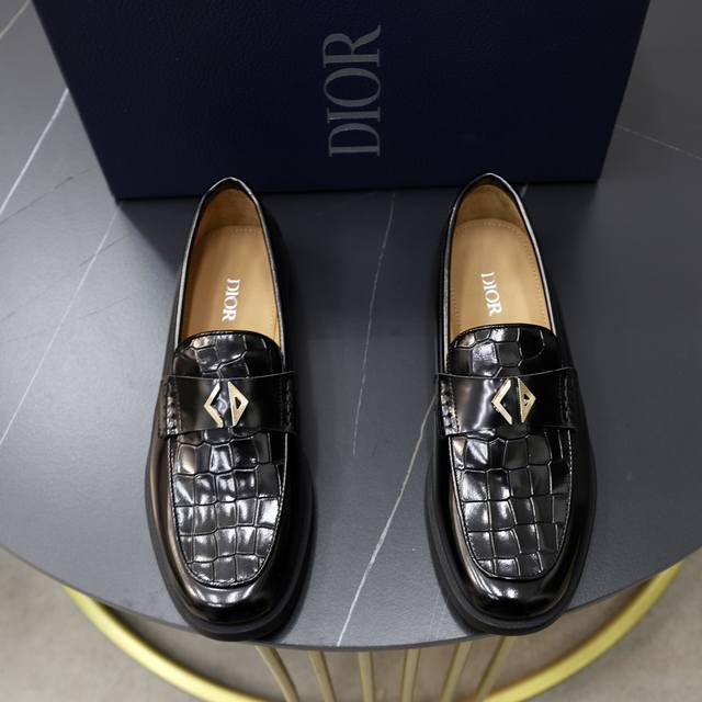 Factory Price: Brand: Dior Standard Sizes: Men's Sizes 38, 44, 45 (Customizable)