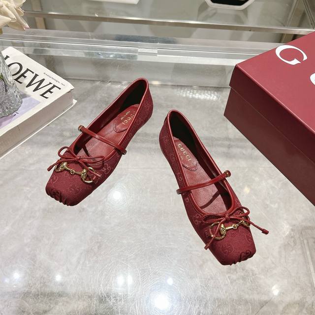 9099-1 Burgundy G 35-42 This Iconic Horsebit Ballet Flat Features A Square Toe D