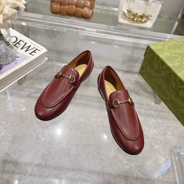 1919-1 Burgundy 35-41 Leather Loafer, With A Sleek Toe. The Brand's Classic Hors