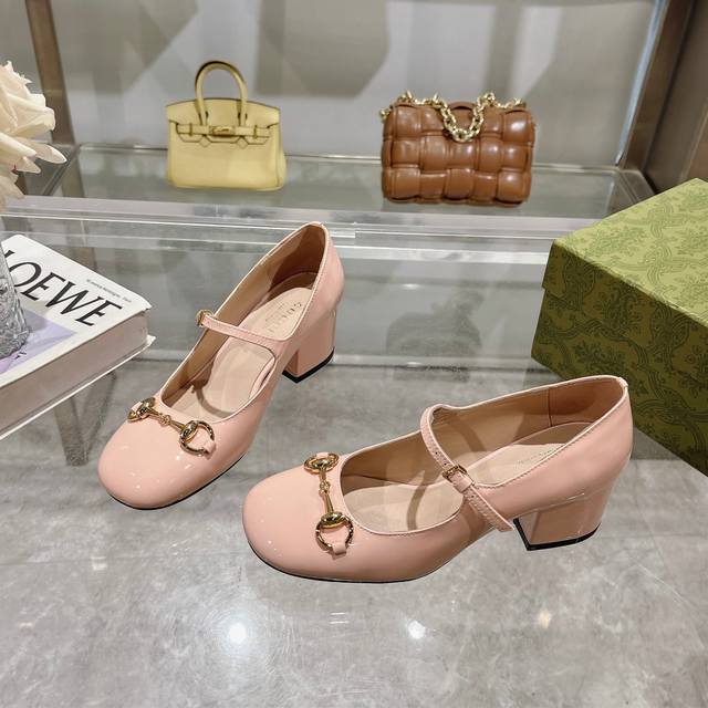9719-3 Women's Light Pink 35-41 This Low-Cut Shoe Is Crafted From Lacquered Leat