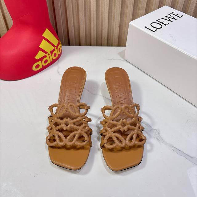 Loewe 25Ss Spring/Summer New Arrival Slippers, Minimalist Design Feels Clean And