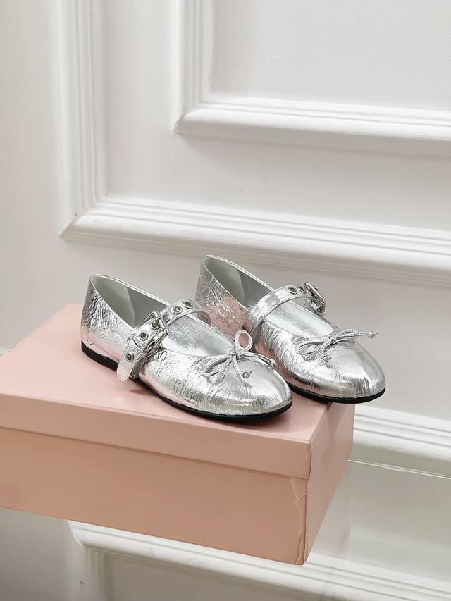 Bow Ballet Shoes In Recent Years, The Thousand-Dollar Heiress Trend Has Been Gai