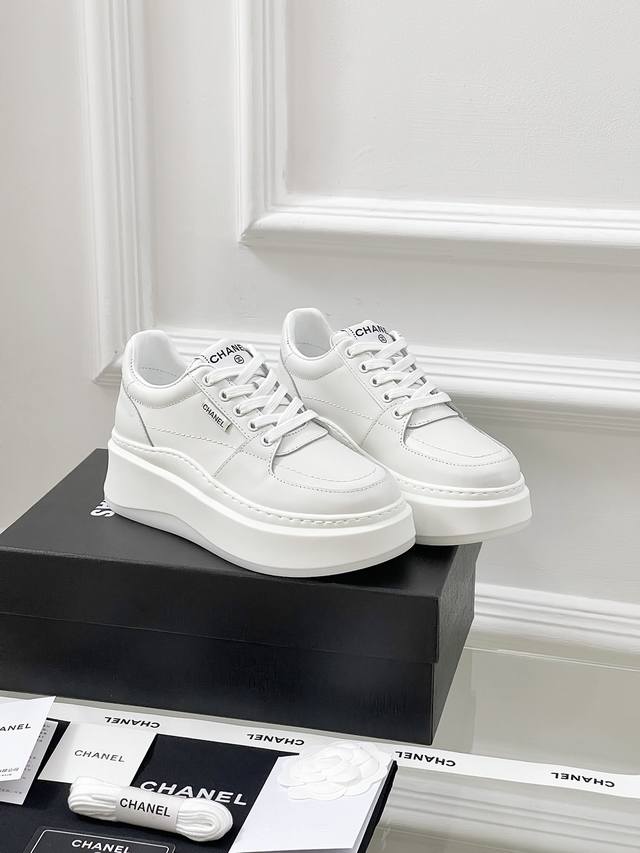 Thick-Soled White Sneakers, Packed With Details! A Must-Have For Fashion Enthusi