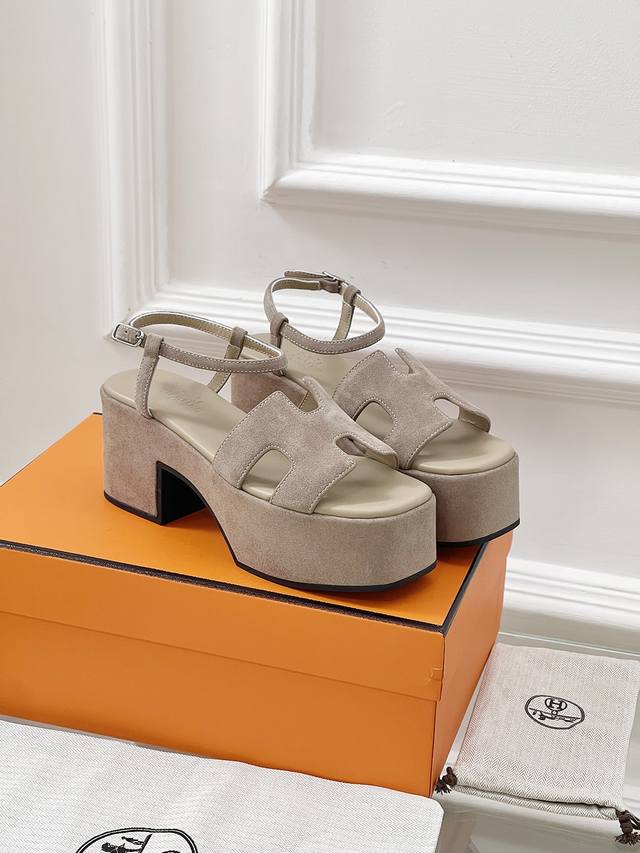 Spring/Summer Minimalist Casual Platform Sandals A Symbol Of Sophistication. Des