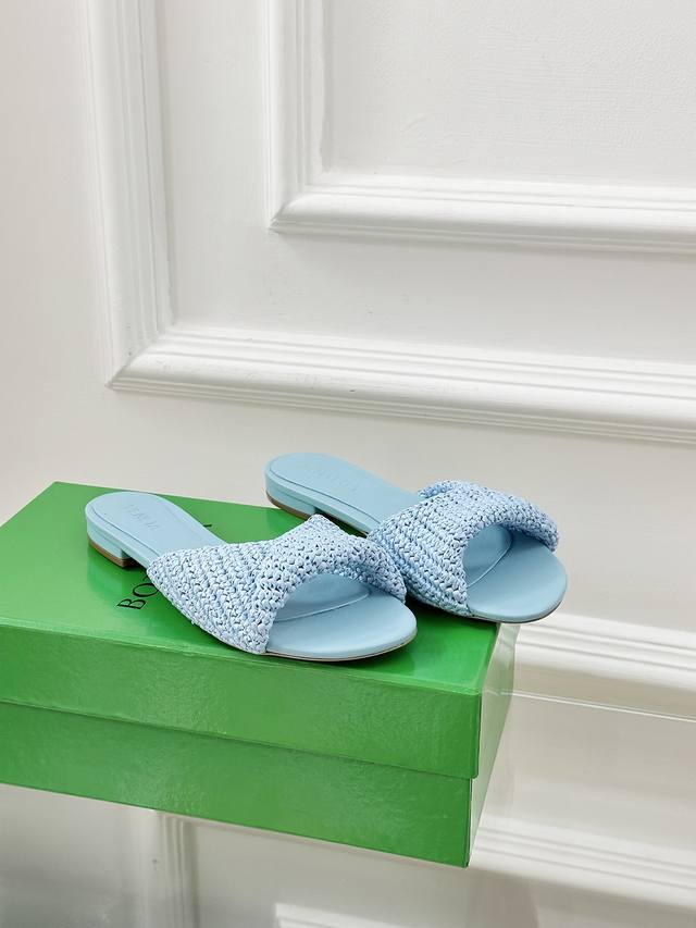 Bottega Veneta Sandals Are Both Simple And Elegant, Creating A Stunning Look Tha