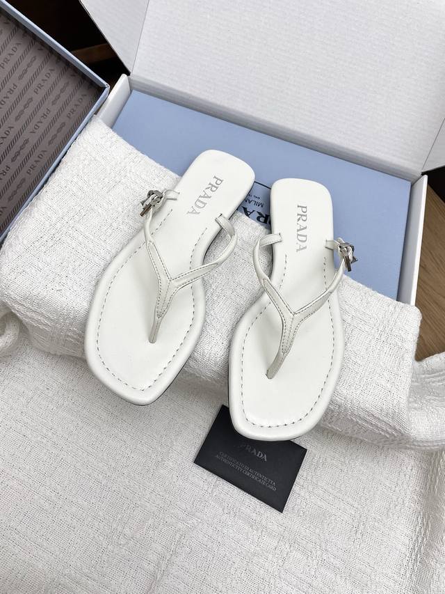 Prada 2025 Latest Spring/Summer New Flip-Flops Lightweight And Comfortable, Vibr
