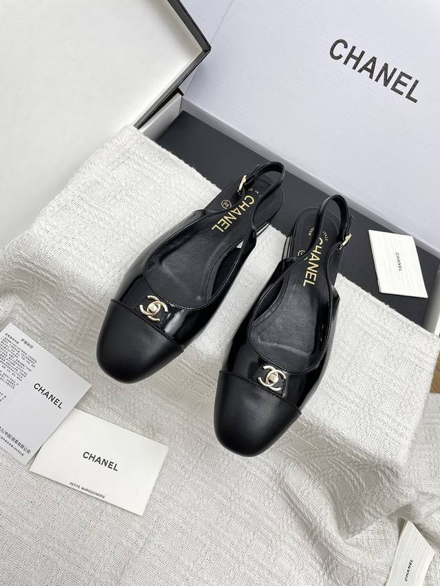 Plane Box 10 Chanel 2025 New Double C Color-Blocked Backless Vintage Sandals. Th