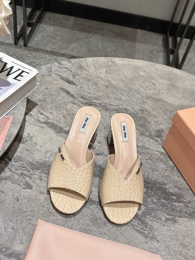 Miu Miu 2025 Spring/Summer New Arrival High-Quality Fish-Mouth Chunky Heel Sanda