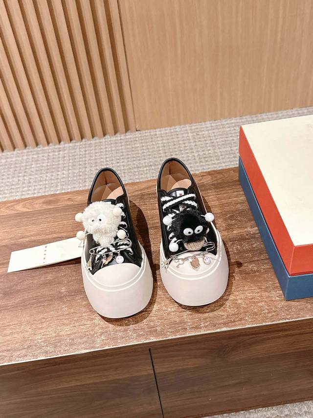 Buckle + 20 Mani's Latest Mary Jane Shoes With A Large Toe, Very Elegant And Com
