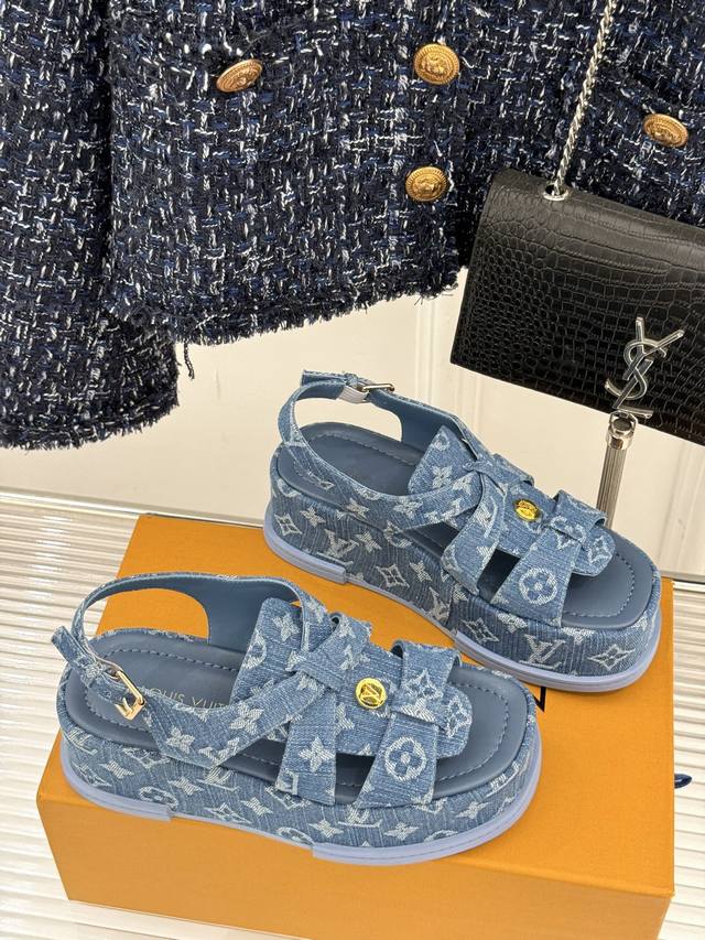 Donkey Brand New Maya Series Square-Toe Buckle Strappy Sandals. This Maya Flatfo