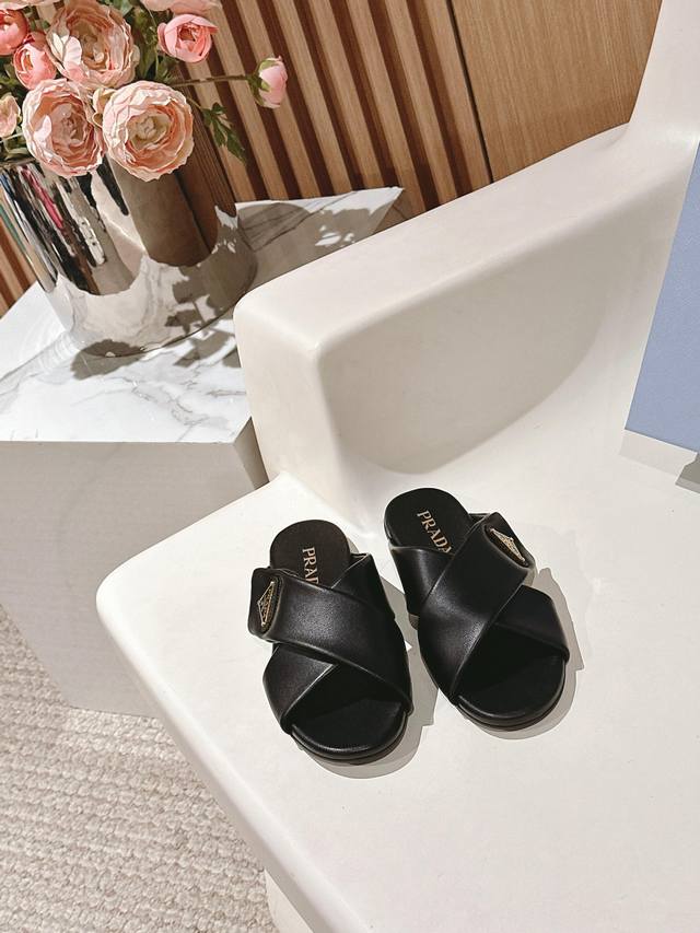 Factory Price With Airplane Box 10 Prada Classic Spring/Summer New Arrival Trian