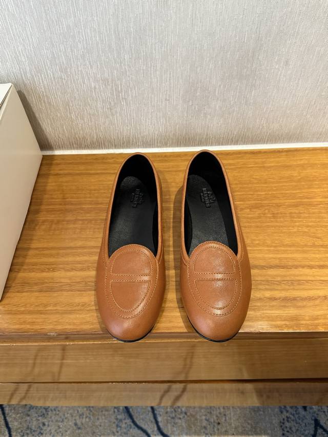 Top-Quality Herm S Ss25 New Arrival~ Herm S Early Spring New Flat Loafer. This J