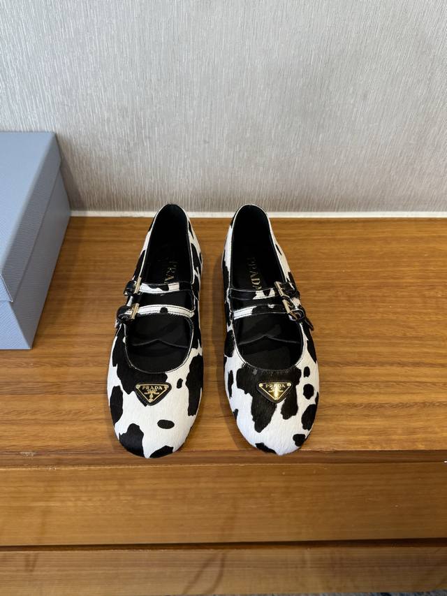 Top-Quality Prada Ss25 New Arrival~ Prada's 2025 Spring/Summer Collection Round-