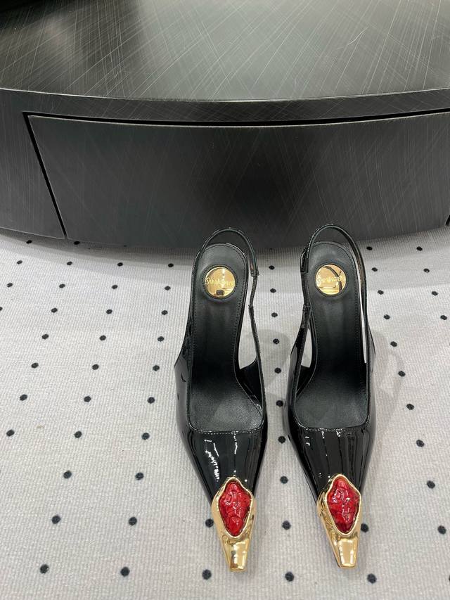 Early Spring New Arrival Fabric: Lacquered Leather Lining: Sheepskin Sole: Cowhi