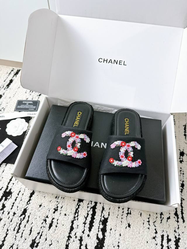 Top-Quality Chanel New Style Diamond-Quilted Double C Flat-Soled Slip-On Sandals