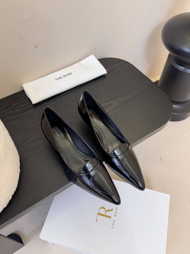 Therow Retro Elegant Cat-Heel Pumps These Are A Favorite Among Fashion Enthusias