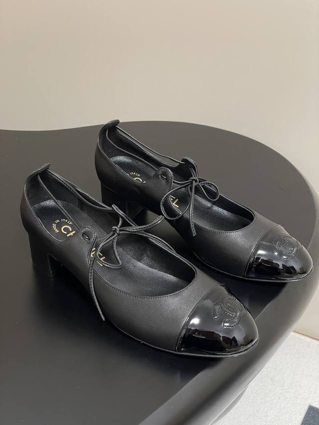Chanel 25P Early Spring Milan Fashion Show Style Ultra-Popular Strappy Mary Jane