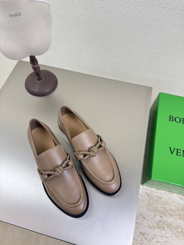 Leather Buckle Single-Sole Shoes Bottega Venet* Women's Astaire Loafers Single-S